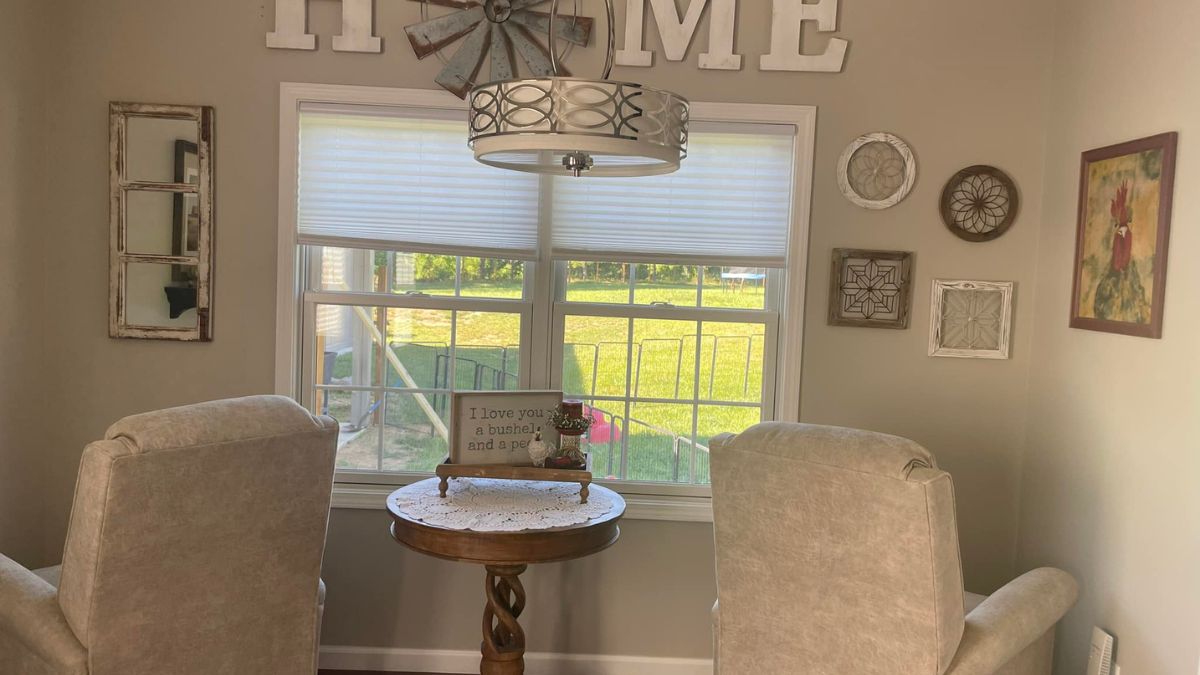 A lounge with two chairs facing the window